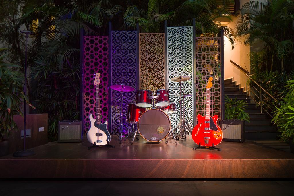 Hard Rock Hotel Goa Calangute Exteriér fotografie The stage at the hotel's lobby