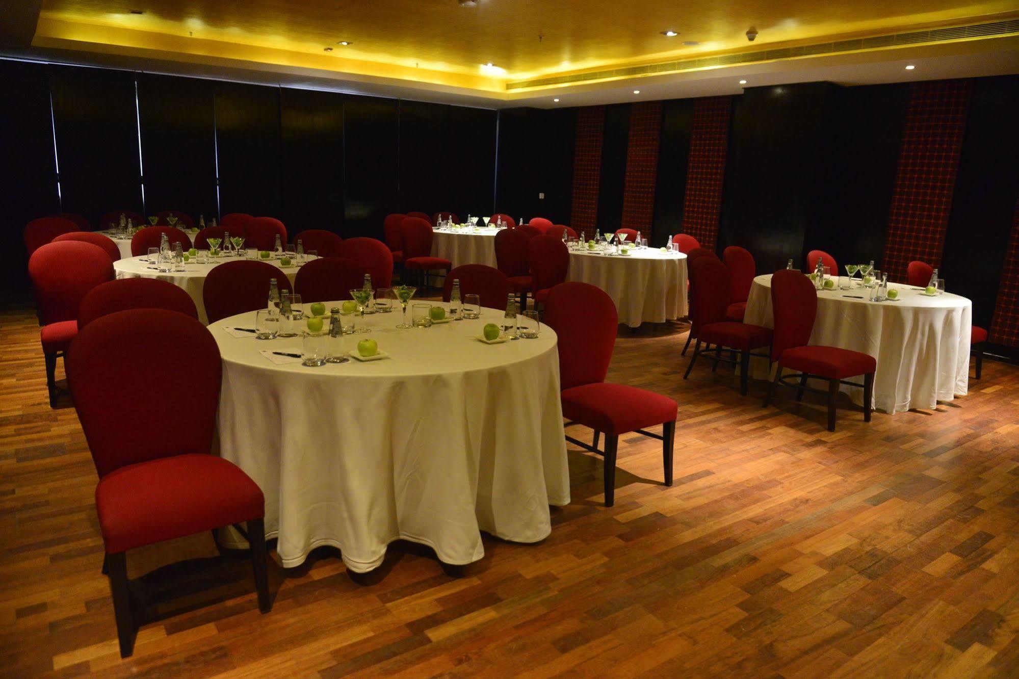Hard Rock Hotel Goa Calangute Exteriér fotografie The interior of the restaurant