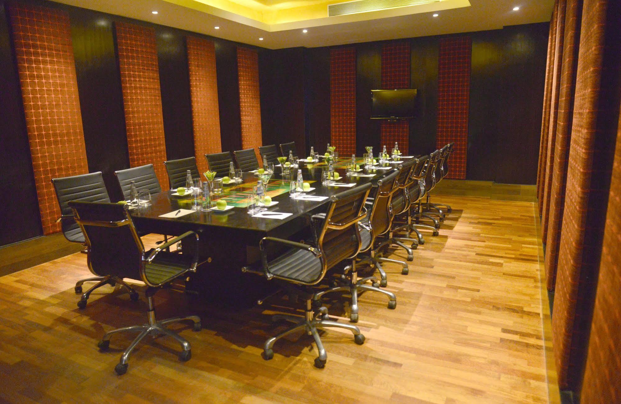 Hard Rock Hotel Goa Calangute Exteriér fotografie A boardroom at a hotel